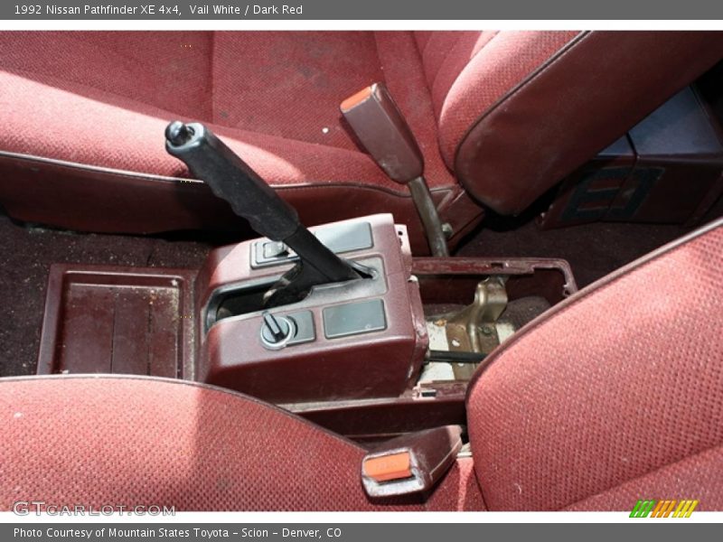 Vail White / Dark Red 1992 Nissan Pathfinder XE 4x4