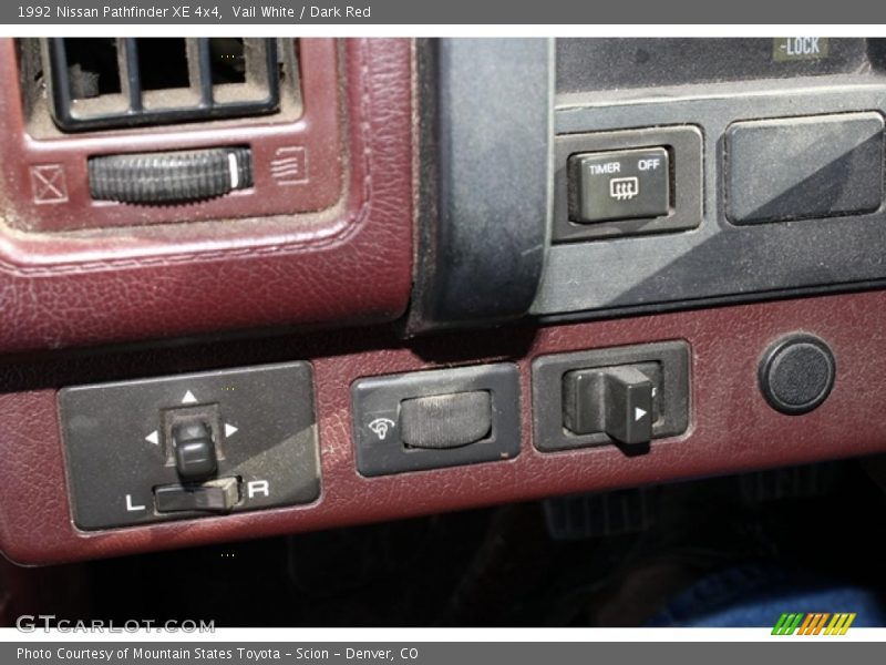 Vail White / Dark Red 1992 Nissan Pathfinder XE 4x4