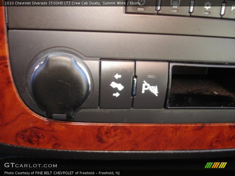 Controls of 2010 Silverado 3500HD LTZ Crew Cab Dually