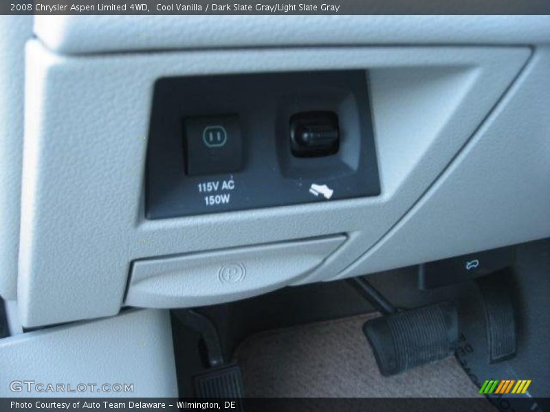 Cool Vanilla / Dark Slate Gray/Light Slate Gray 2008 Chrysler Aspen Limited 4WD