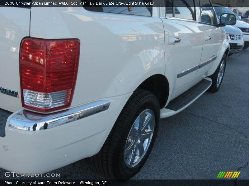 Cool Vanilla / Dark Slate Gray/Light Slate Gray 2008 Chrysler Aspen Limited 4WD