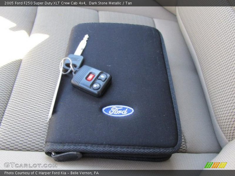 Dark Stone Metallic / Tan 2005 Ford F250 Super Duty XLT Crew Cab 4x4