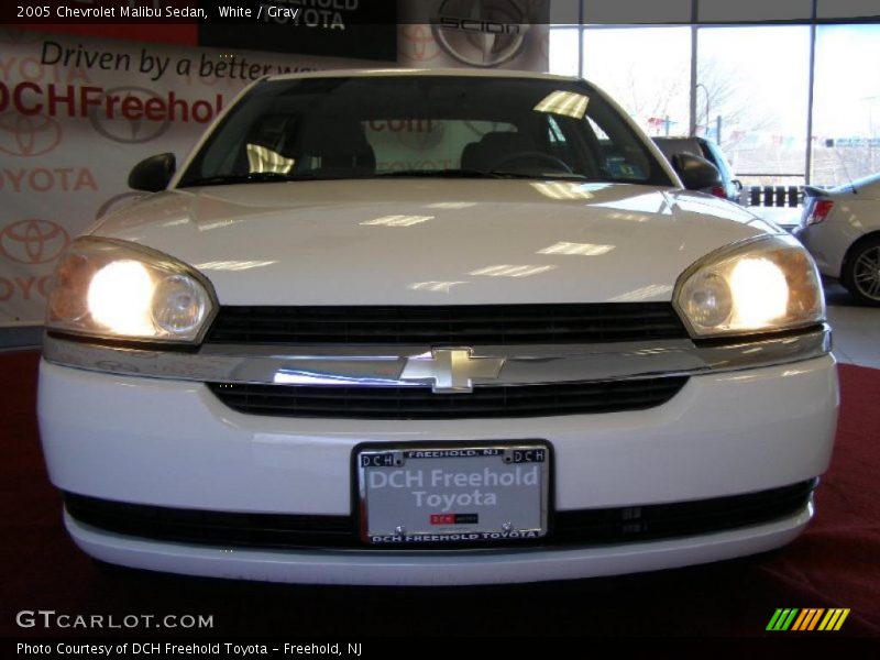 White / Gray 2005 Chevrolet Malibu Sedan