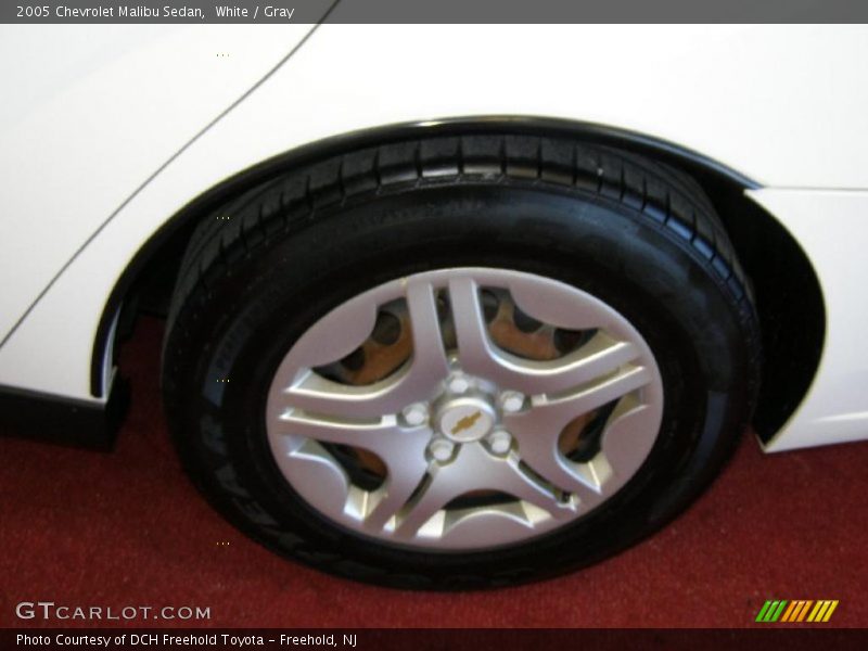 White / Gray 2005 Chevrolet Malibu Sedan