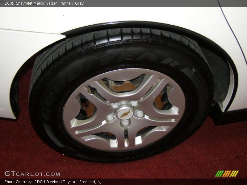White / Gray 2005 Chevrolet Malibu Sedan