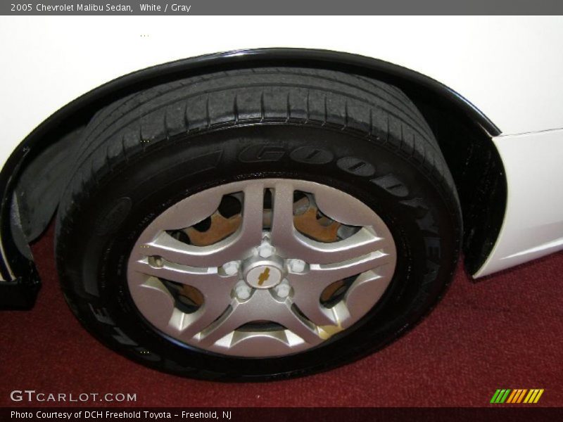 White / Gray 2005 Chevrolet Malibu Sedan