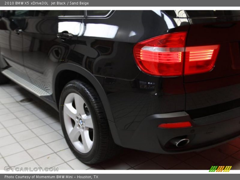 Jet Black / Sand Beige 2010 BMW X5 xDrive30i