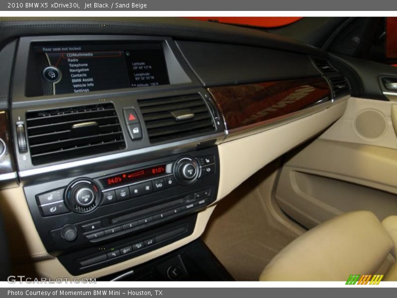 Jet Black / Sand Beige 2010 BMW X5 xDrive30i