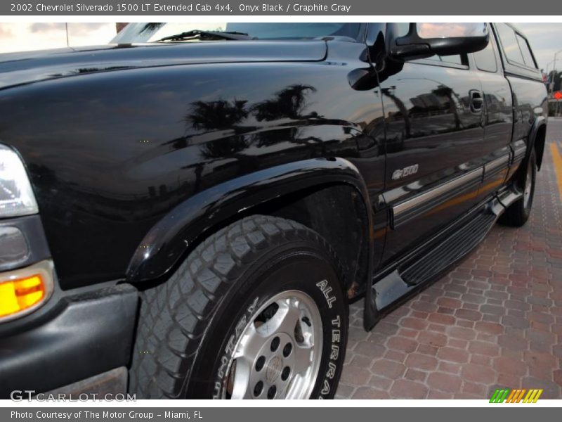 Onyx Black / Graphite Gray 2002 Chevrolet Silverado 1500 LT Extended Cab 4x4