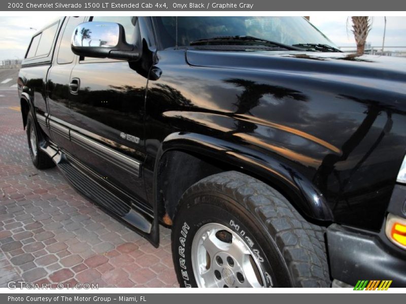 Onyx Black / Graphite Gray 2002 Chevrolet Silverado 1500 LT Extended Cab 4x4