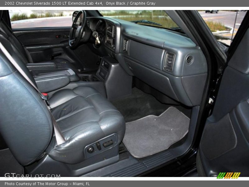Onyx Black / Graphite Gray 2002 Chevrolet Silverado 1500 LT Extended Cab 4x4