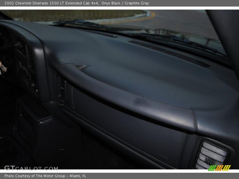 Onyx Black / Graphite Gray 2002 Chevrolet Silverado 1500 LT Extended Cab 4x4