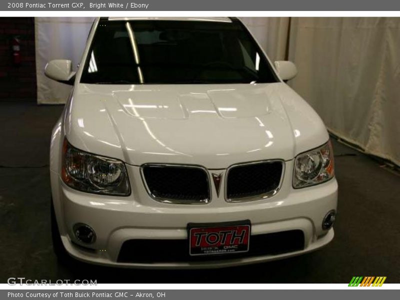 Bright White / Ebony 2008 Pontiac Torrent GXP