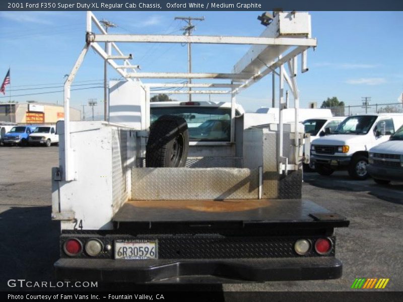 Oxford White / Medium Graphite 2001 Ford F350 Super Duty XL Regular Cab Chassis