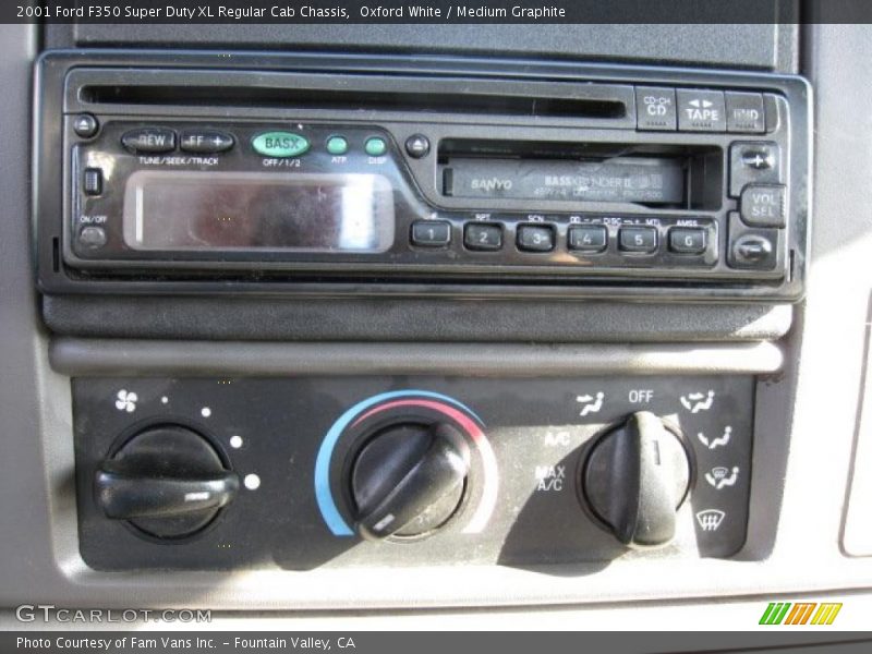 Oxford White / Medium Graphite 2001 Ford F350 Super Duty XL Regular Cab Chassis