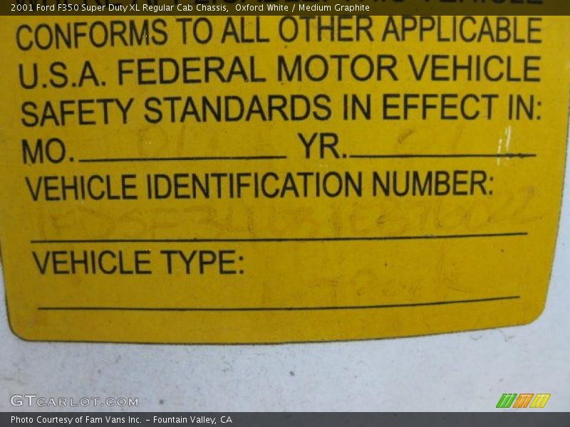 Oxford White / Medium Graphite 2001 Ford F350 Super Duty XL Regular Cab Chassis