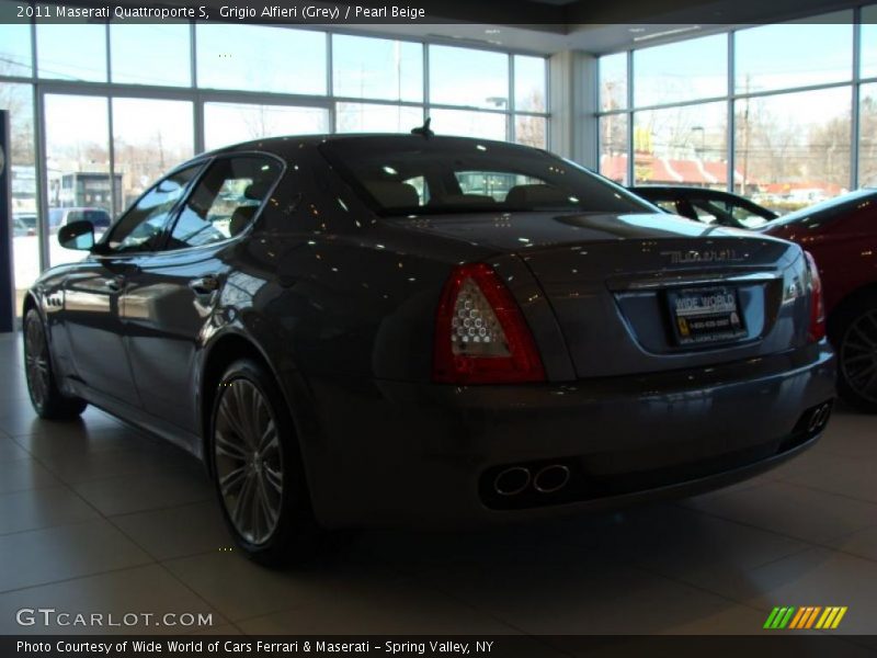 Grigio Alfieri (Grey) / Pearl Beige 2011 Maserati Quattroporte S