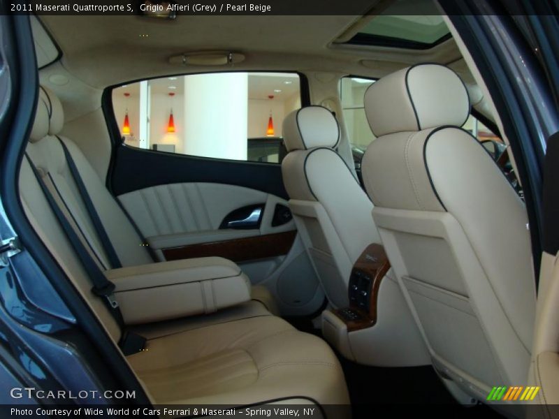 Grigio Alfieri (Grey) / Pearl Beige 2011 Maserati Quattroporte S
