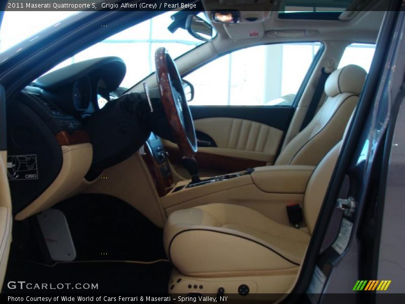 Grigio Alfieri (Grey) / Pearl Beige 2011 Maserati Quattroporte S