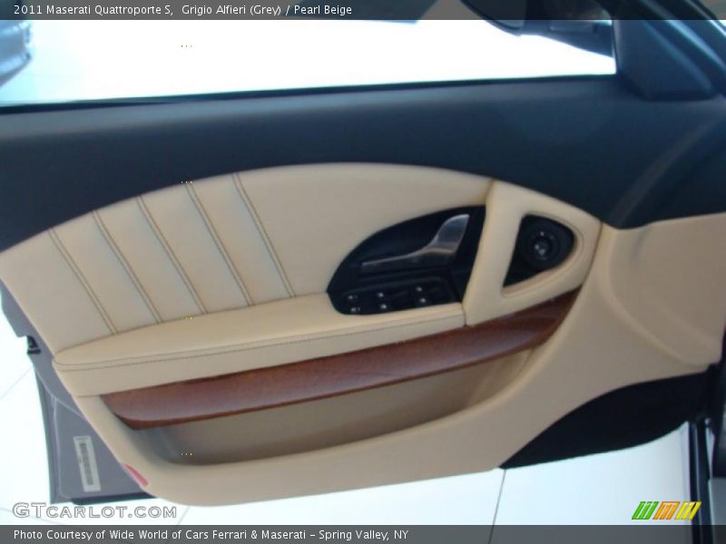 Grigio Alfieri (Grey) / Pearl Beige 2011 Maserati Quattroporte S