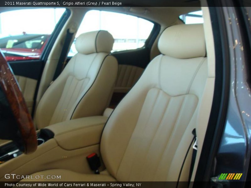 Grigio Alfieri (Grey) / Pearl Beige 2011 Maserati Quattroporte S