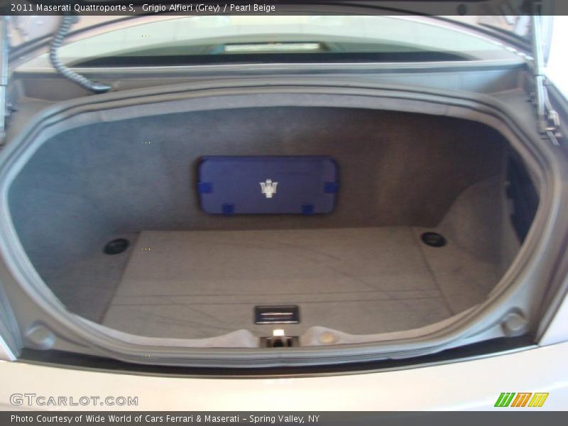 Grigio Alfieri (Grey) / Pearl Beige 2011 Maserati Quattroporte S