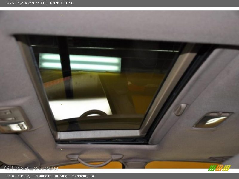 Black / Beige 1996 Toyota Avalon XLS
