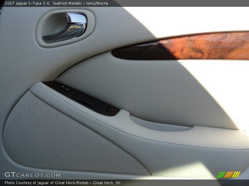 Seafrost Metallic / Ivory/Mocha 2007 Jaguar S-Type 3.0
