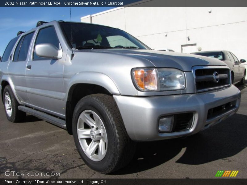 Chrome Silver Metallic / Charcoal 2002 Nissan Pathfinder LE 4x4