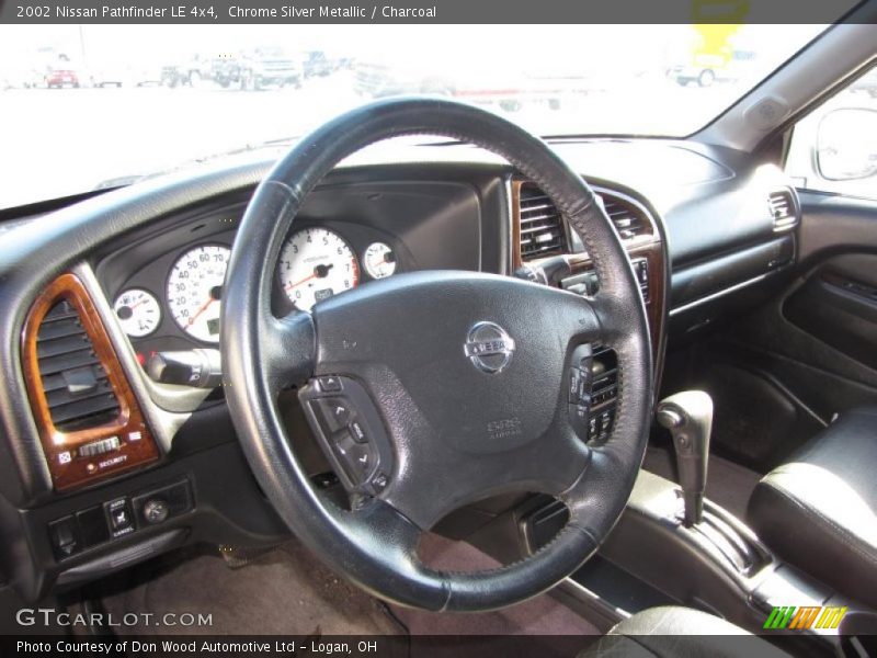 Chrome Silver Metallic / Charcoal 2002 Nissan Pathfinder LE 4x4
