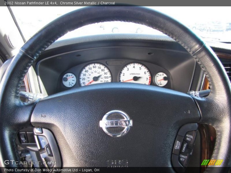 Chrome Silver Metallic / Charcoal 2002 Nissan Pathfinder LE 4x4