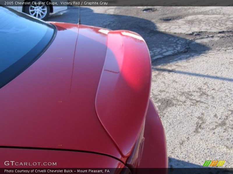 Victory Red / Graphite Gray 2005 Chevrolet Cavalier Coupe
