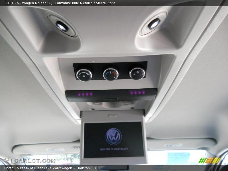 Tanzanite Blue Metallic / Sierra Stone 2011 Volkswagen Routan SE