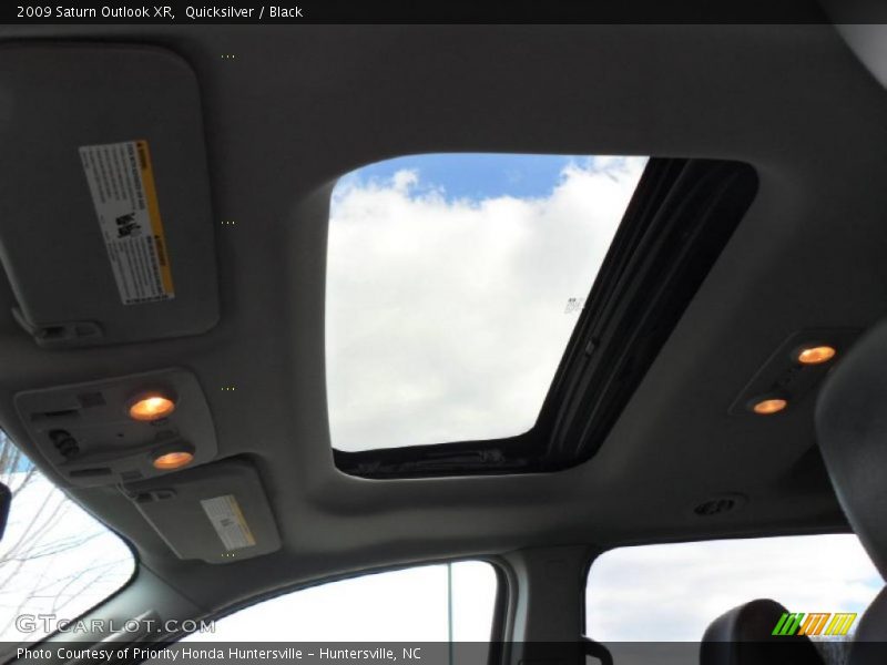 Quicksilver / Black 2009 Saturn Outlook XR