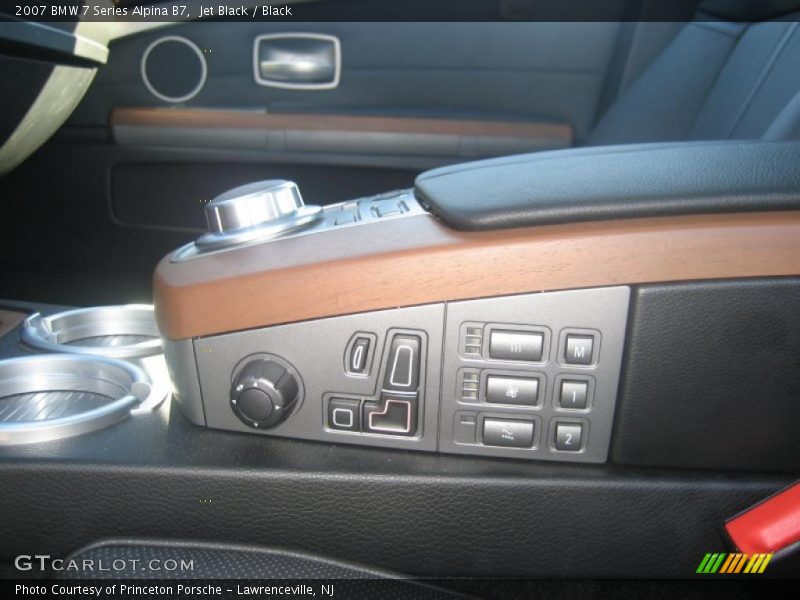 Controls of 2007 7 Series Alpina B7