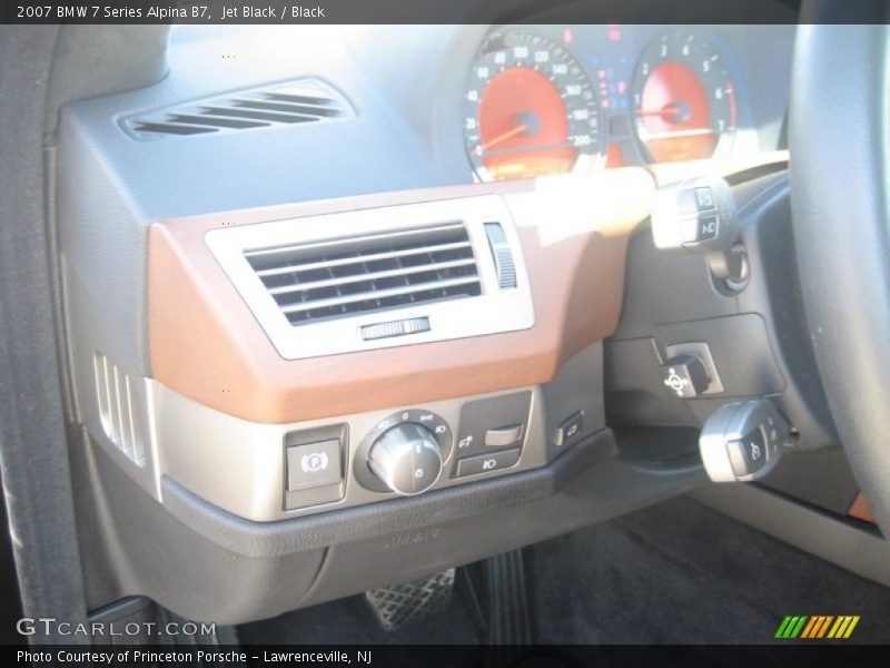 Controls of 2007 7 Series Alpina B7