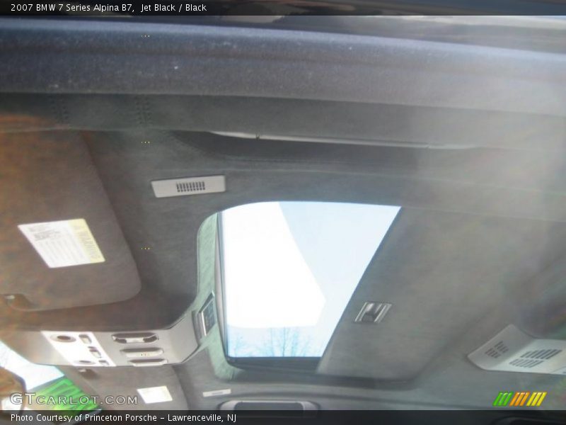 Sunroof of 2007 7 Series Alpina B7