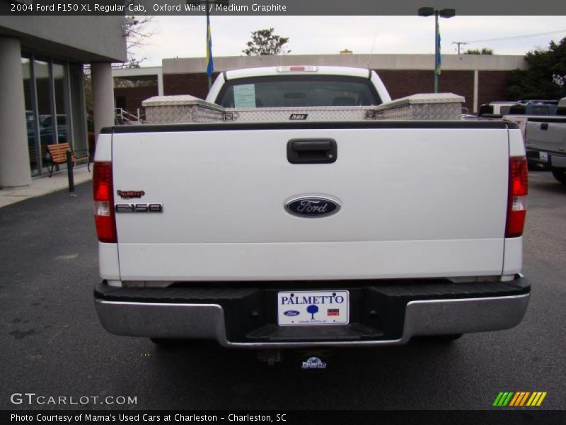 Oxford White / Medium Graphite 2004 Ford F150 XL Regular Cab