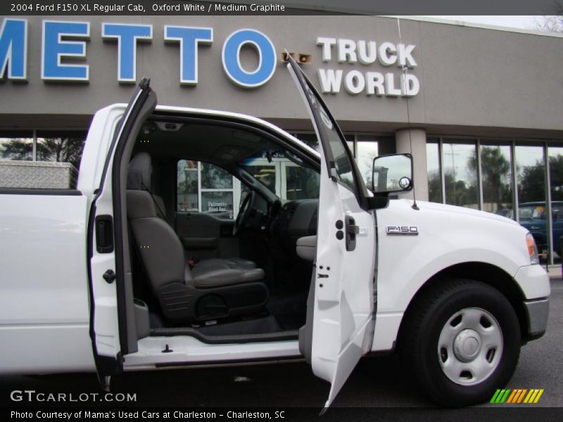 Oxford White / Medium Graphite 2004 Ford F150 XL Regular Cab