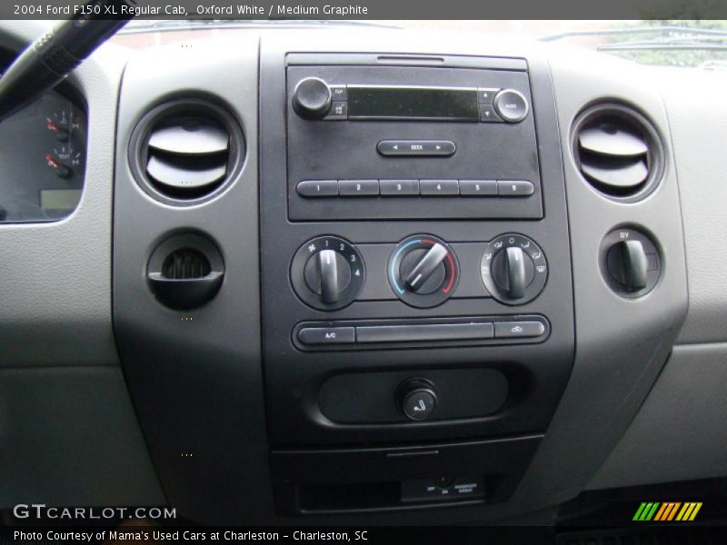 Oxford White / Medium Graphite 2004 Ford F150 XL Regular Cab
