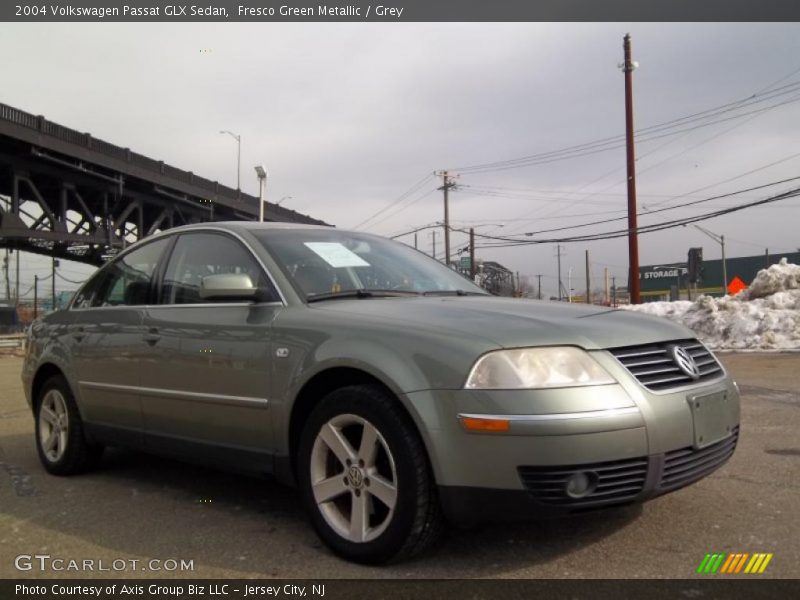 Fresco Green Metallic / Grey 2004 Volkswagen Passat GLX Sedan