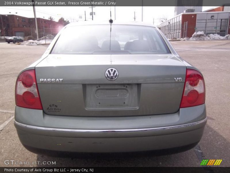 Fresco Green Metallic / Grey 2004 Volkswagen Passat GLX Sedan