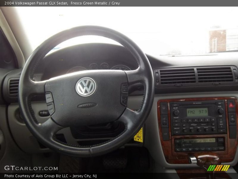 Fresco Green Metallic / Grey 2004 Volkswagen Passat GLX Sedan