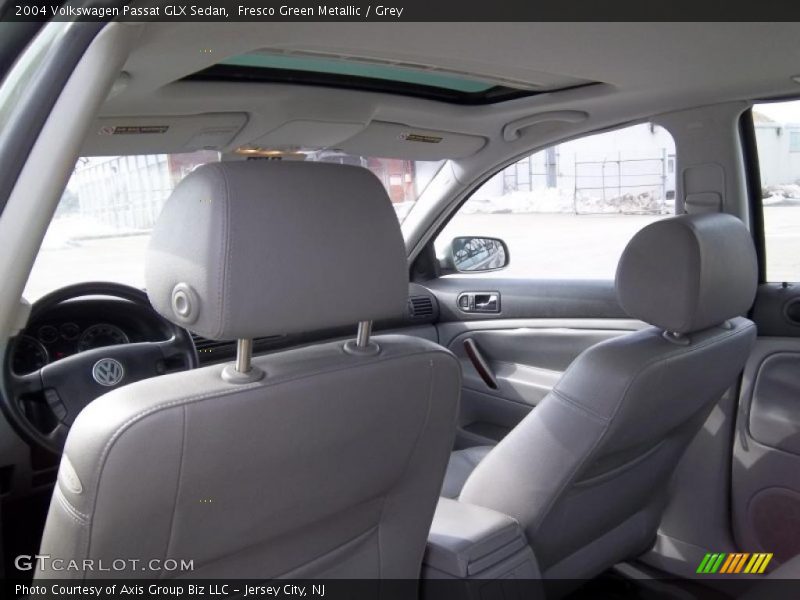 Fresco Green Metallic / Grey 2004 Volkswagen Passat GLX Sedan