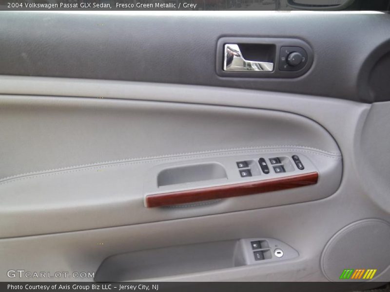 Fresco Green Metallic / Grey 2004 Volkswagen Passat GLX Sedan
