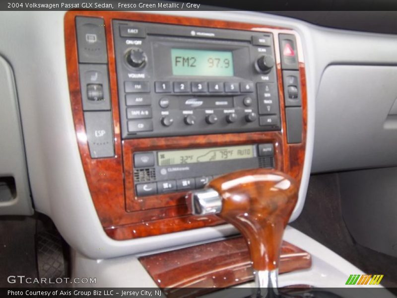 Fresco Green Metallic / Grey 2004 Volkswagen Passat GLX Sedan