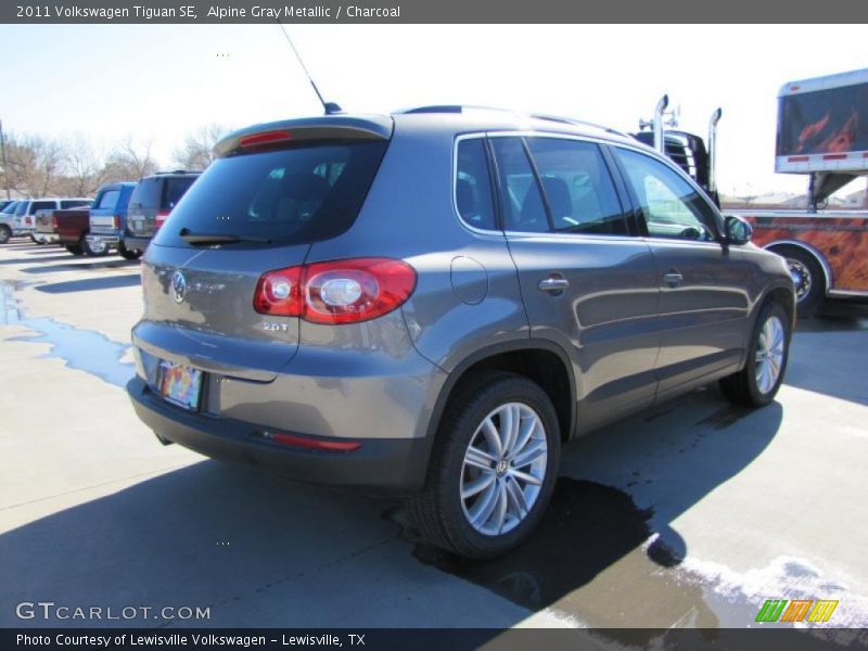 Alpine Gray Metallic / Charcoal 2011 Volkswagen Tiguan SE