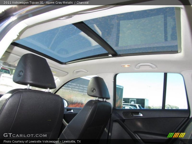 Alpine Gray Metallic / Charcoal 2011 Volkswagen Tiguan SE