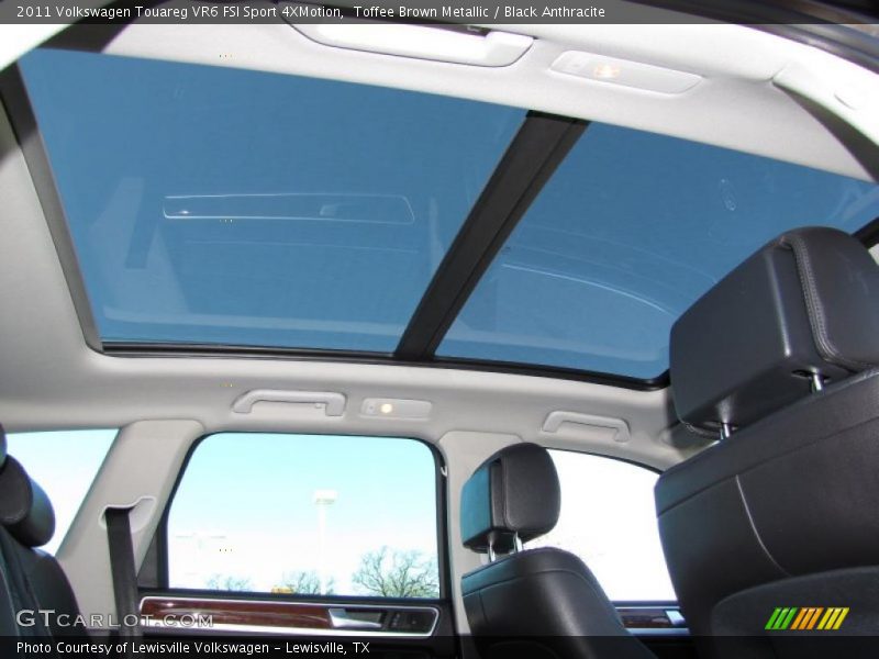 Sunroof of 2011 Touareg VR6 FSI Sport 4XMotion