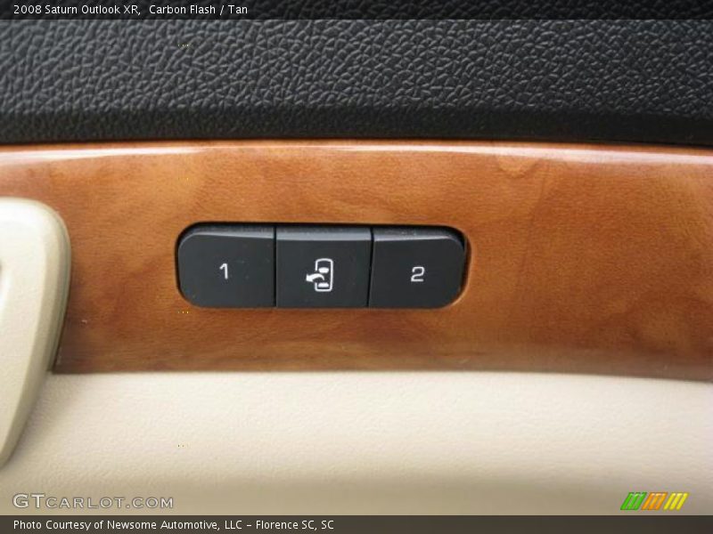 Carbon Flash / Tan 2008 Saturn Outlook XR